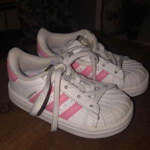 Toddler / Baby Girl White and Pink Adidas Superstar size 6 used like new